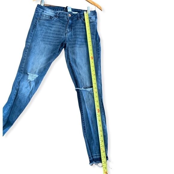 H&M Divided Distressed Jeans - Picture 9 of 10